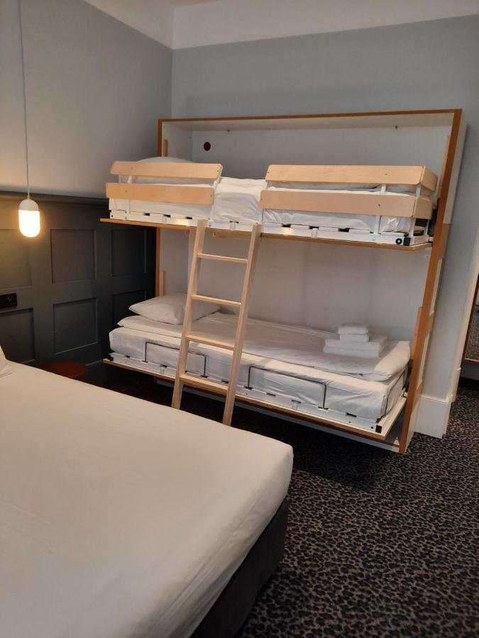 Family Room One Queen Bed One Bunk Bed Non-Smoking,1292949592:JPEG