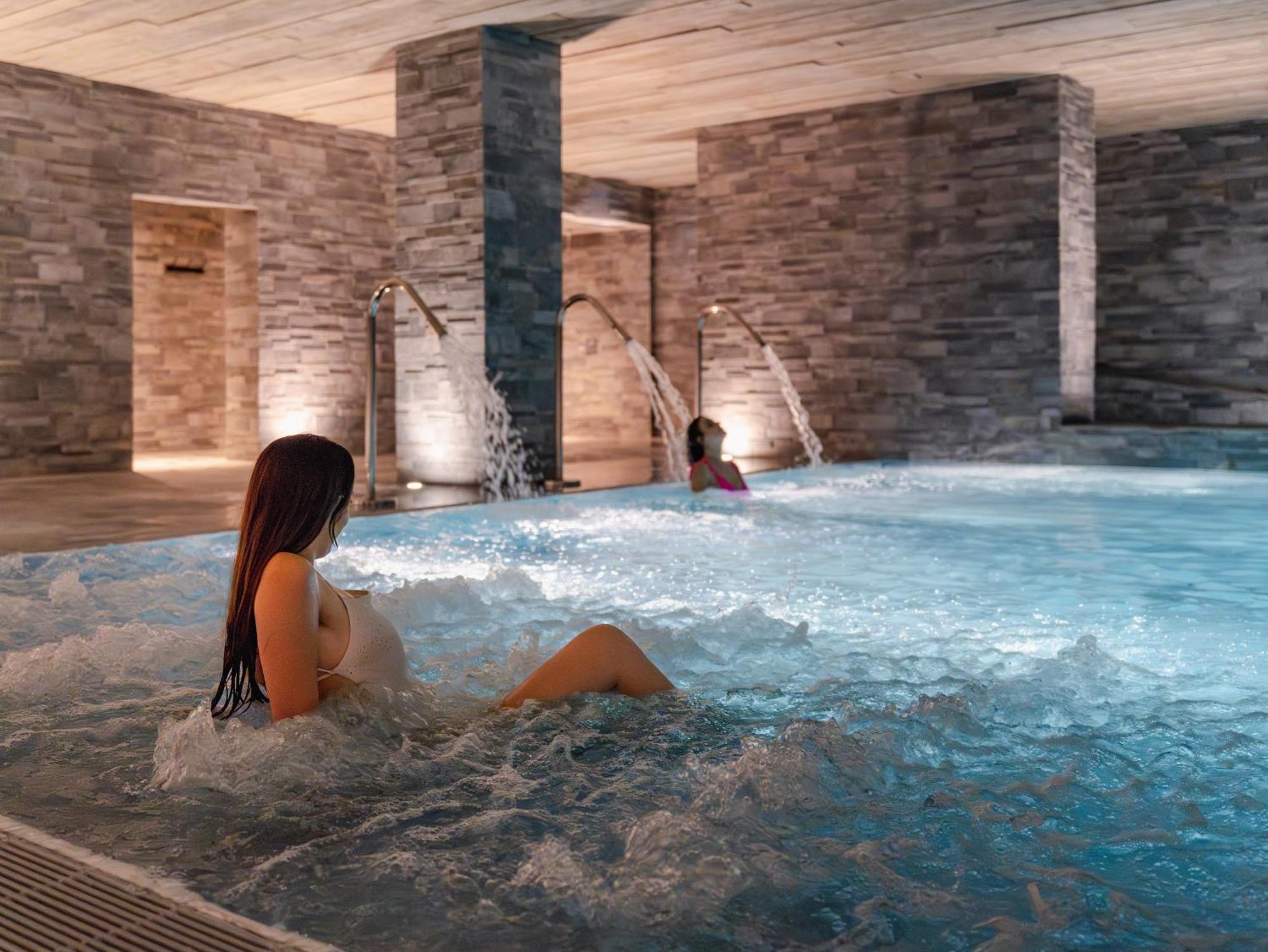 Room Studio Spa Pool Access
