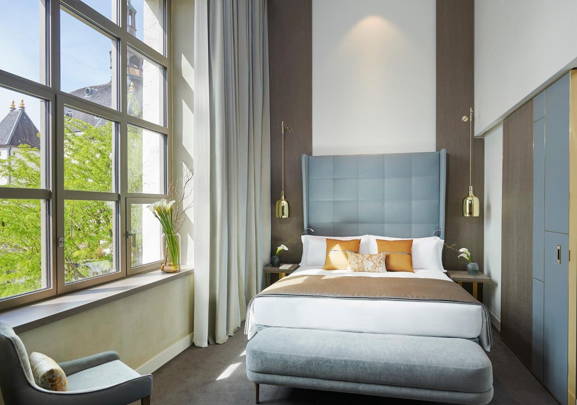 Premium King Room Courtyard View